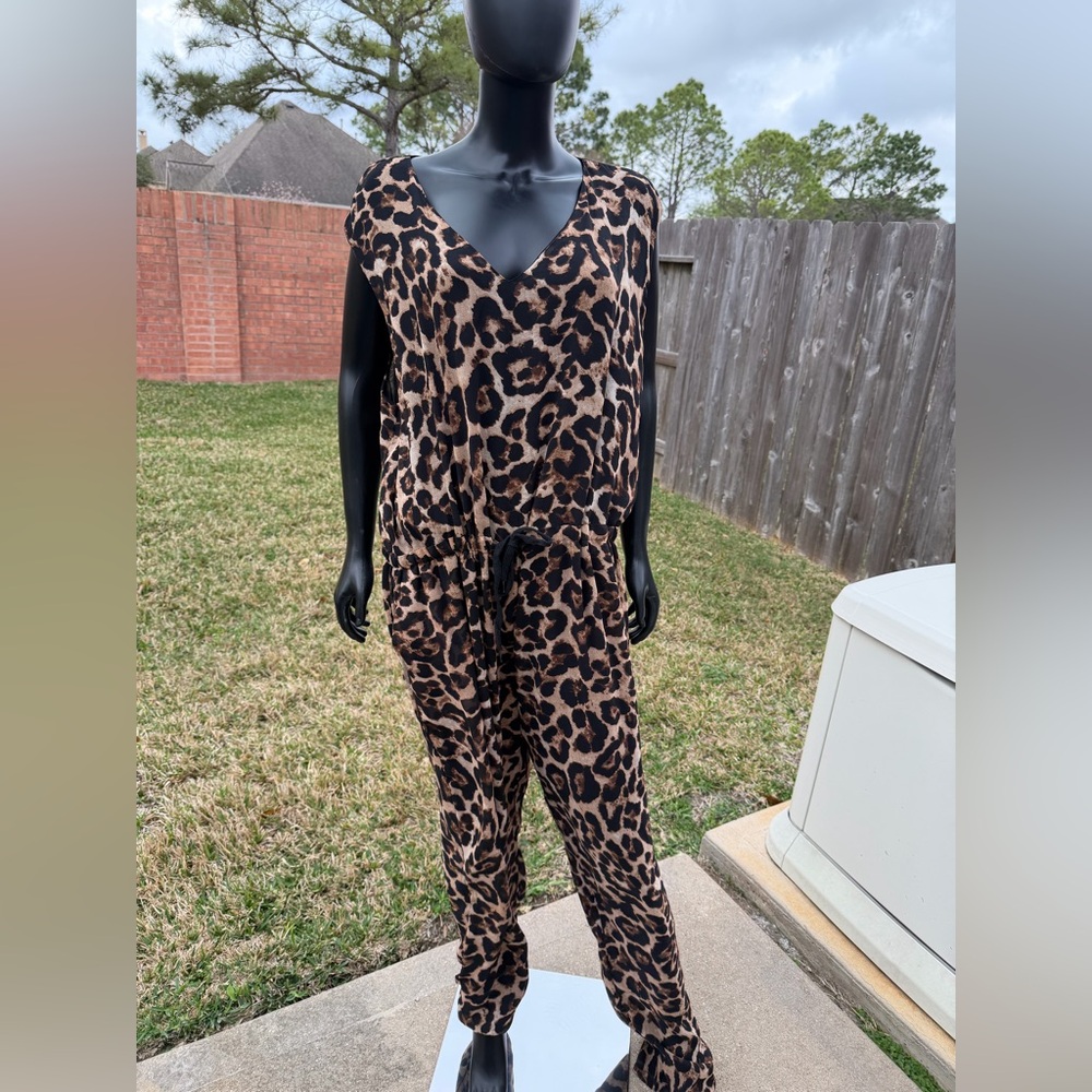 Alice & You V-neck Animal Print Jumpsuit size 20



US size 20
UK Size 24